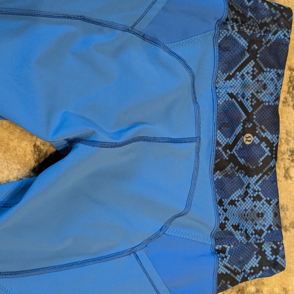 NWOT Lululemon All The Right Places Crop – Size 8 – Pipe Dream Blue Snake - Picture 5 of 5
